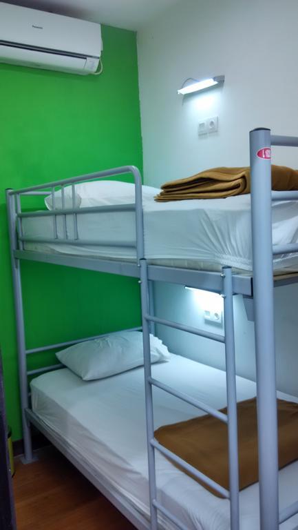 Cx Hostel Kuta Raya Extérieur photo