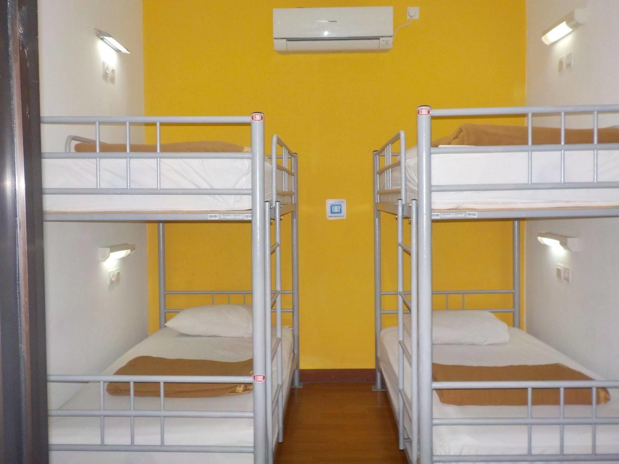 Cx Hostel Kuta Raya Extérieur photo