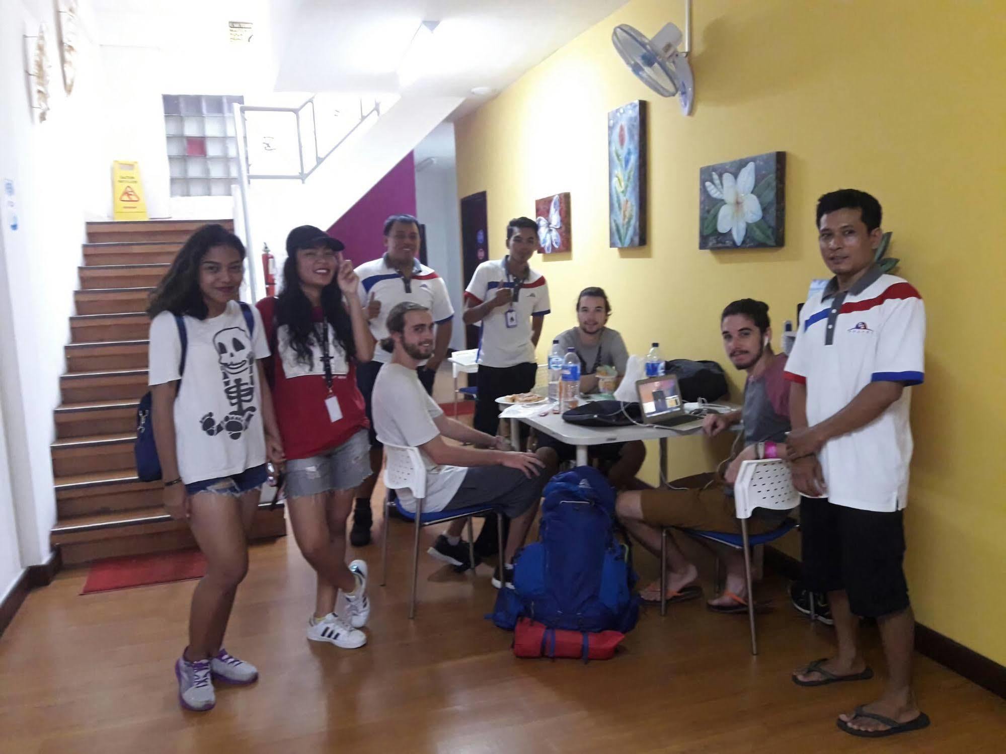 Cx Hostel Kuta Raya Extérieur photo