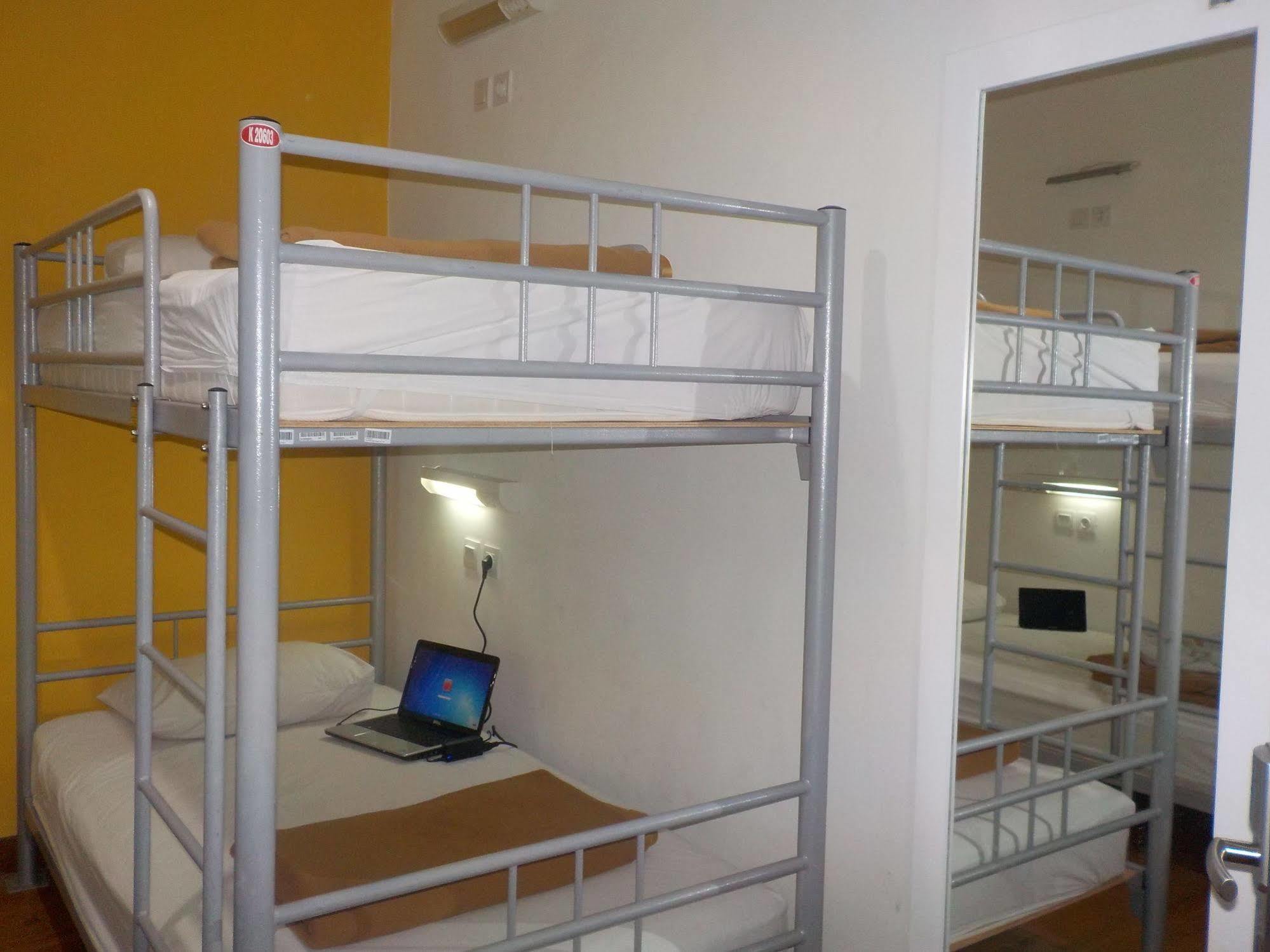 Cx Hostel Kuta Raya Extérieur photo